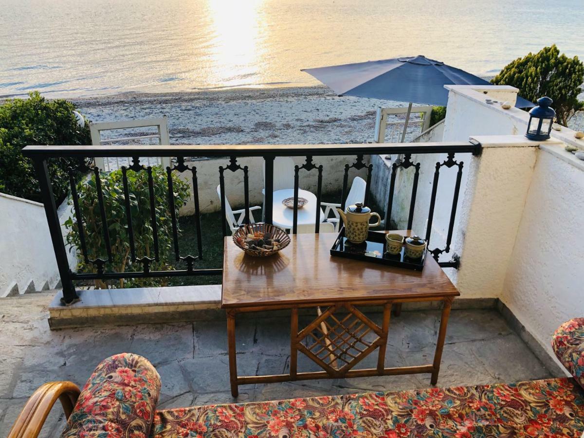 Seafront Maisonette In Фурка Екстер'єр фото