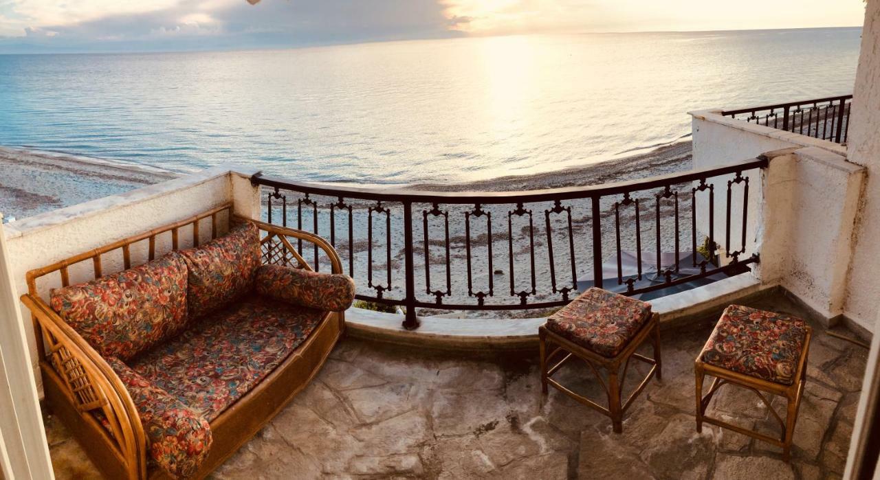 Seafront Maisonette In Фурка Екстер'єр фото