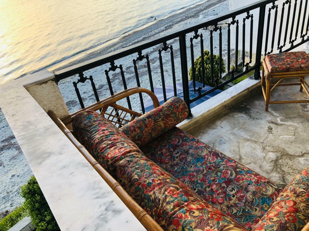 Seafront Maisonette In Фурка Екстер'єр фото