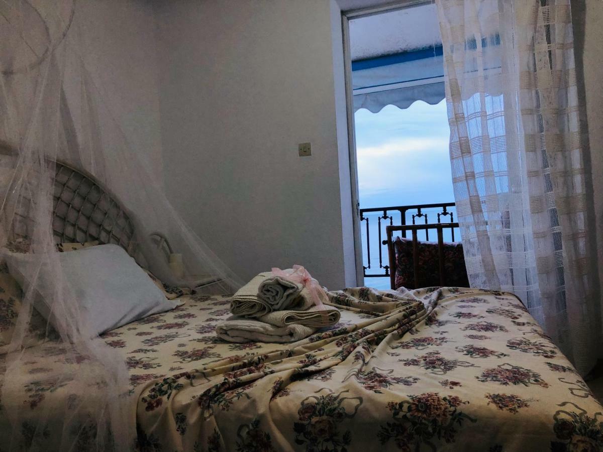 Seafront Maisonette In Фурка Екстер'єр фото